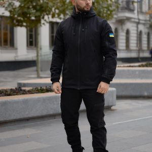 Чоловічий демісезонний костюм Reef Softshell чорного кольору, вигляд спереду, ідеальний для активного відпочинку та повсякденного носіння у прохолодну погоду.