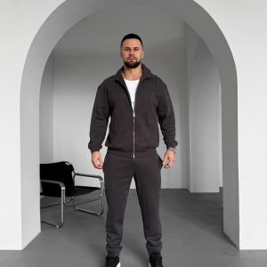 Зображення чоловічого демісезонного костюма Calm сірий графіт з лакости без утеплення. Комплект з 4 кишенями та регульованим поясом, ідеальний для комфортної весни-осені.