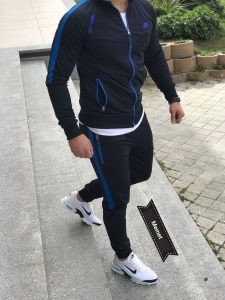 Чоловічий спортивний костюм Nike Active сірого кольору, демісезонний, зі світшотом та спортивними штанами, ідеальний для активного відпочинку та повсякденного образу.