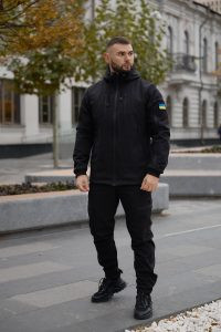 Чоловічий демісезонний костюм Reef Softshell чорного кольору, вигляд спереду, ідеальний для активного відпочинку та повсякденного носіння у прохолодну погоду.